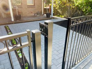 Motorised driveway gate